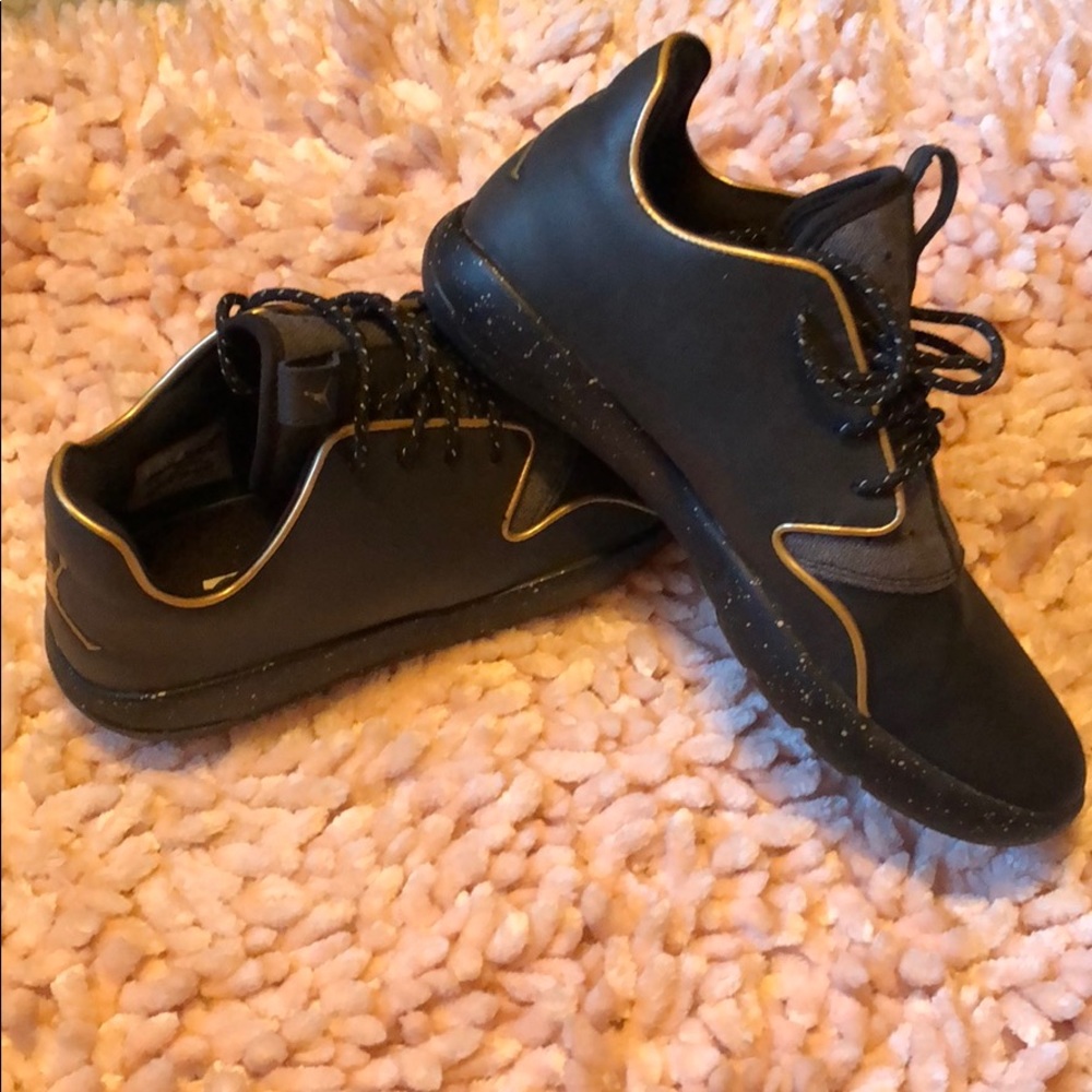 Black & Gold Jordan Eclipse : Size 7Y